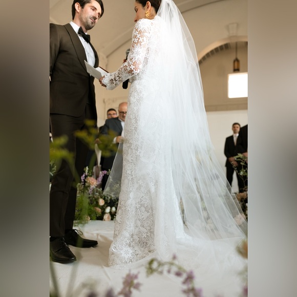 Cathedral wedding veil with blusher, light ivory - Picture 3 of 7